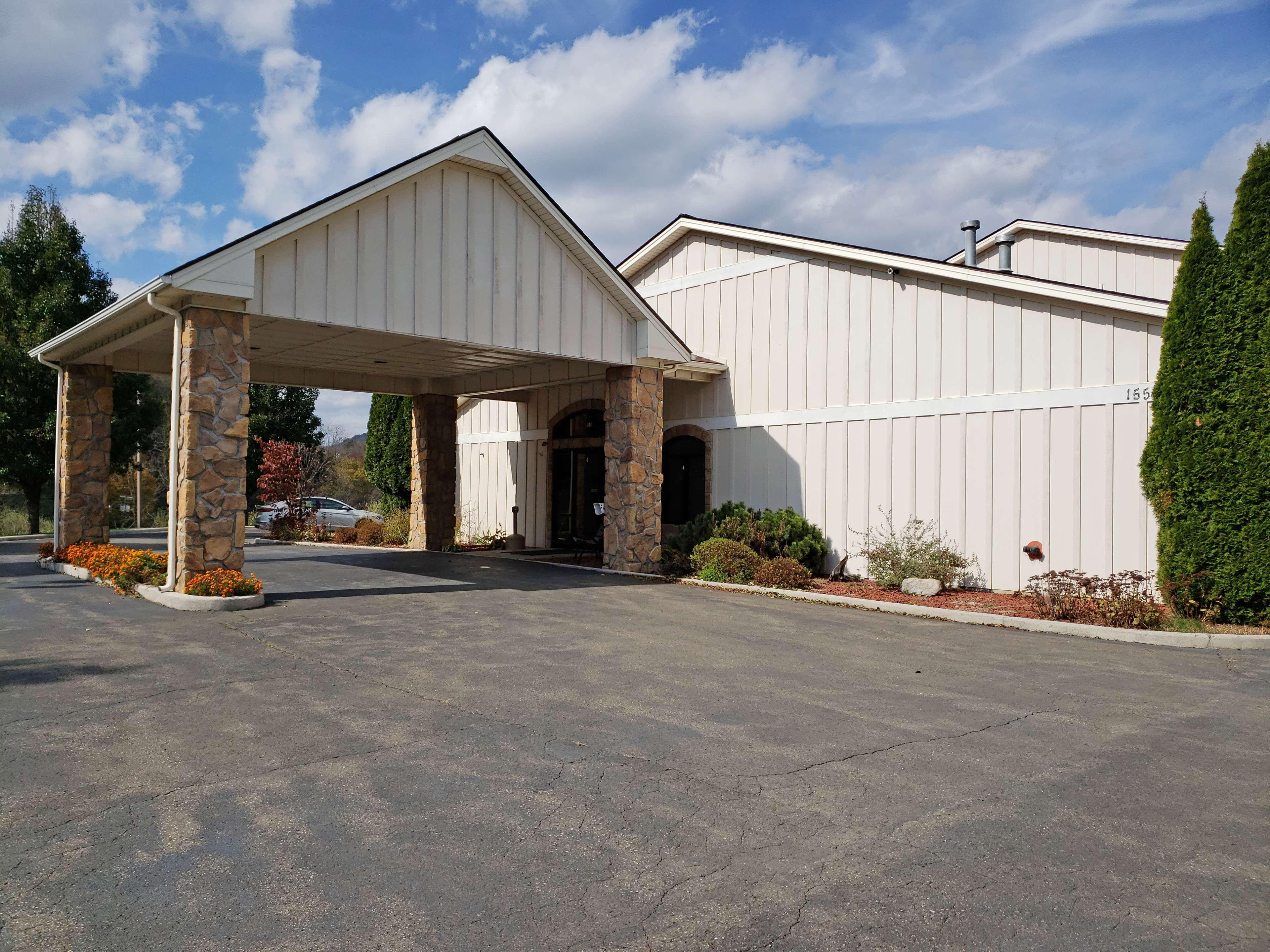 Americas Best Value Inn & Suites Independence Va Екстериор снимка